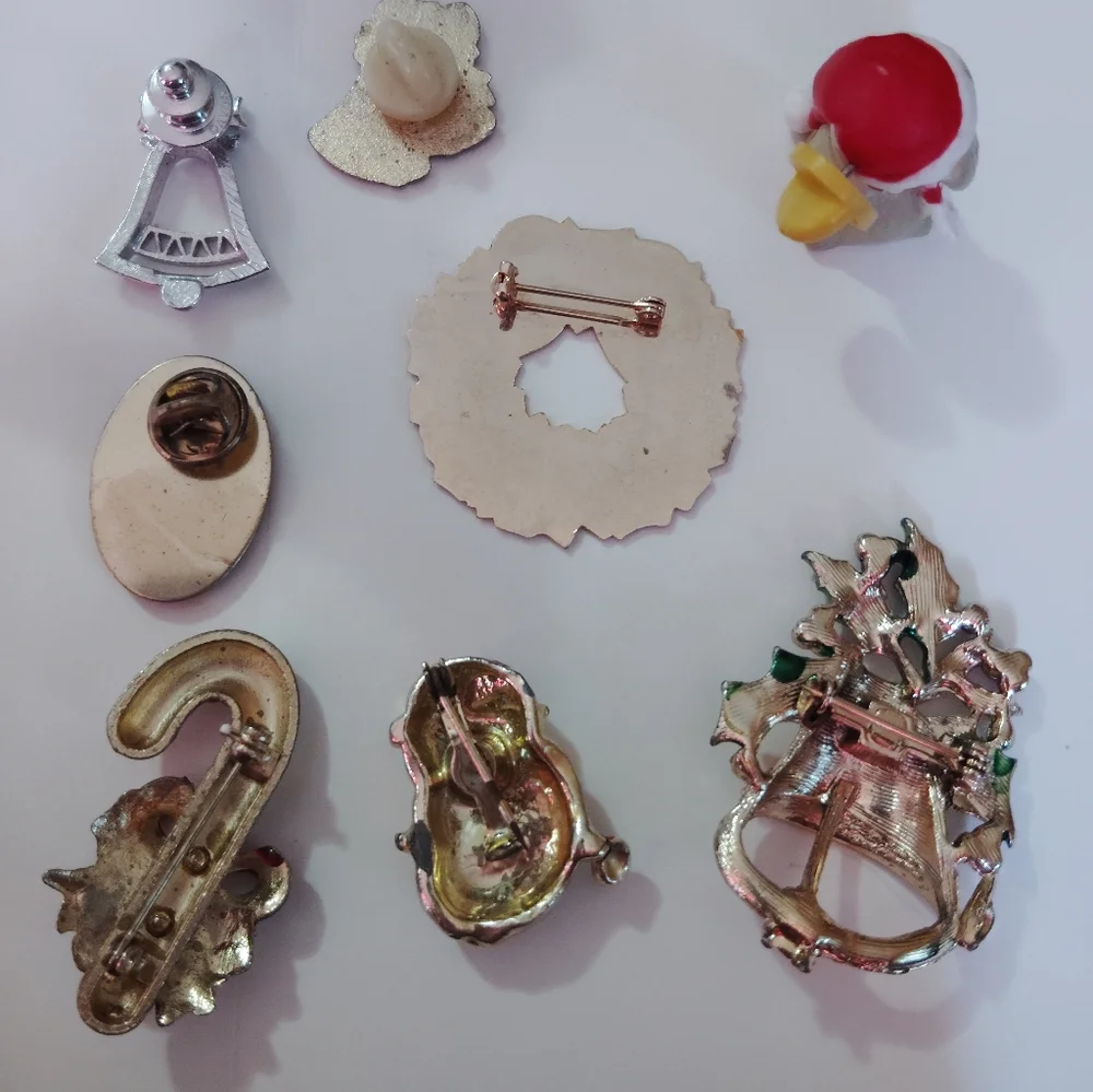 Vintage Christmas Brooch & Pin Back Collection - Picture 2 of 2